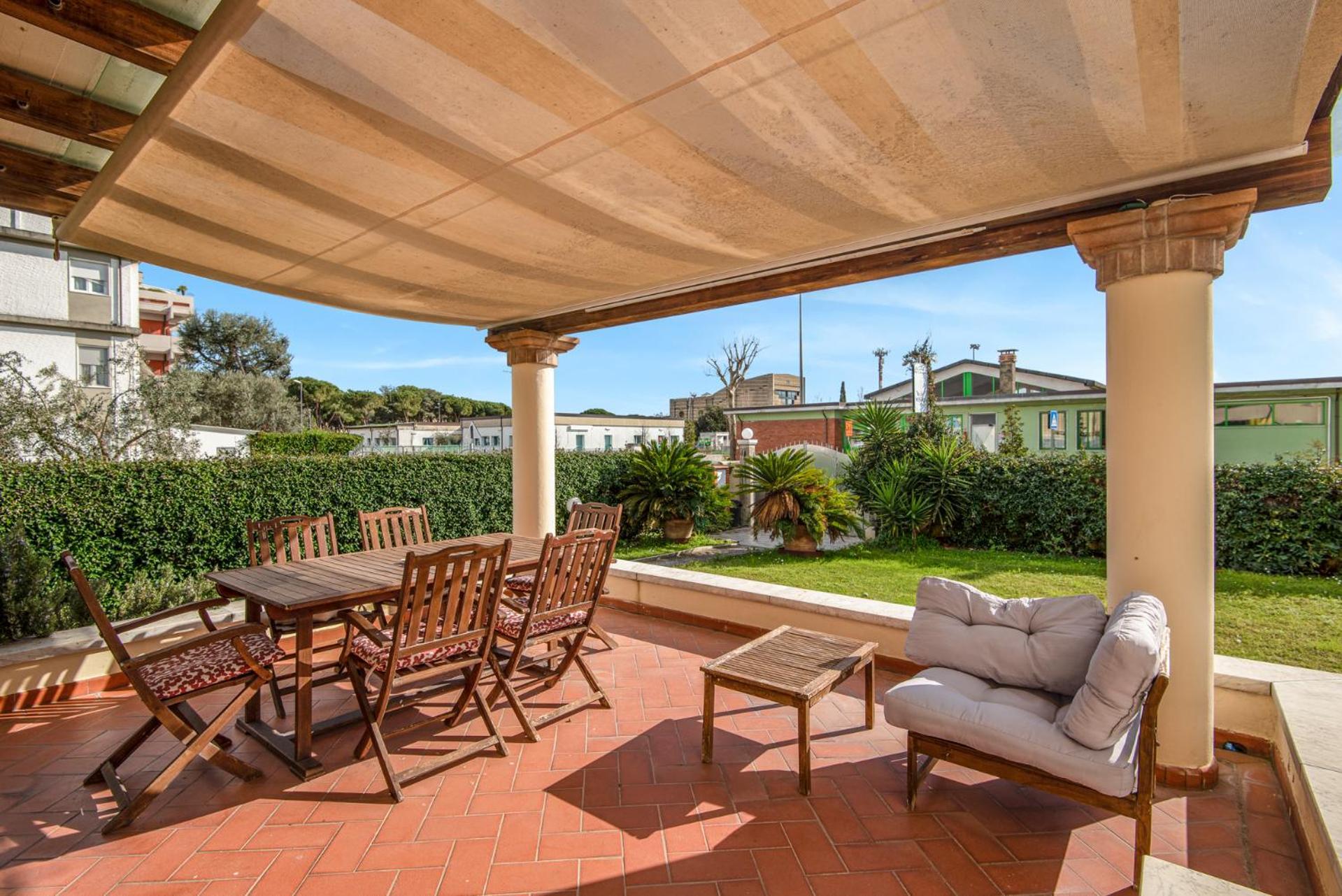 Splendido Monolocale Con Spazioso Giardino E Veranda A 500 Mt Dal Mare Marina Di Carrara Eksteriør bilde
